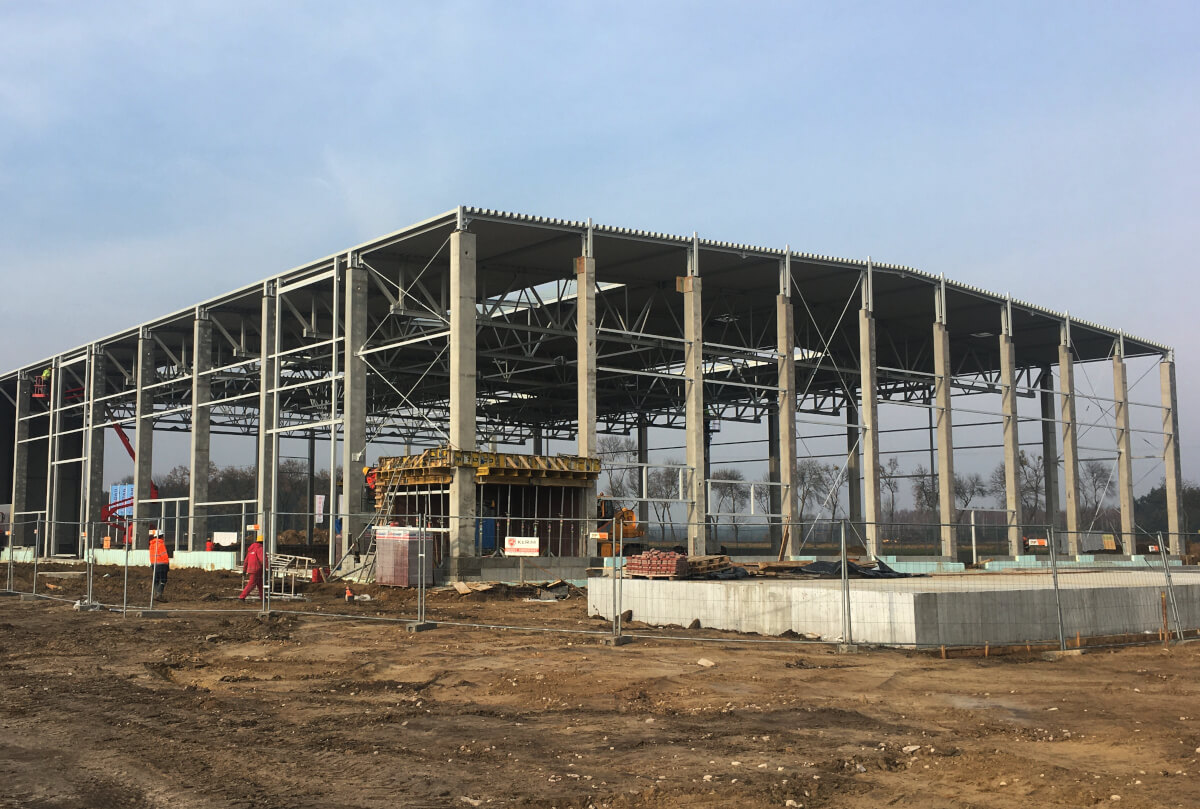 Element konstrukcyjny hal przemysłowych